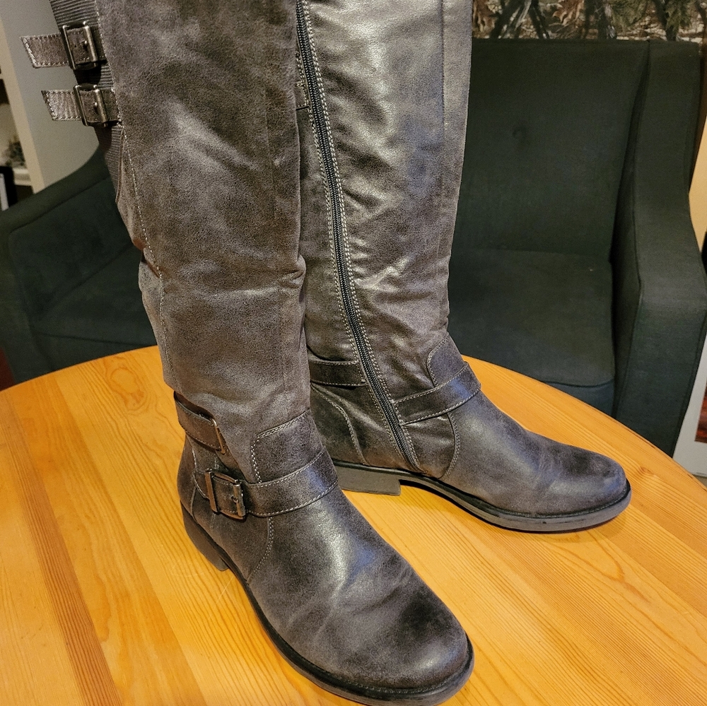 Baretraps Women's Knee high Boots size 10